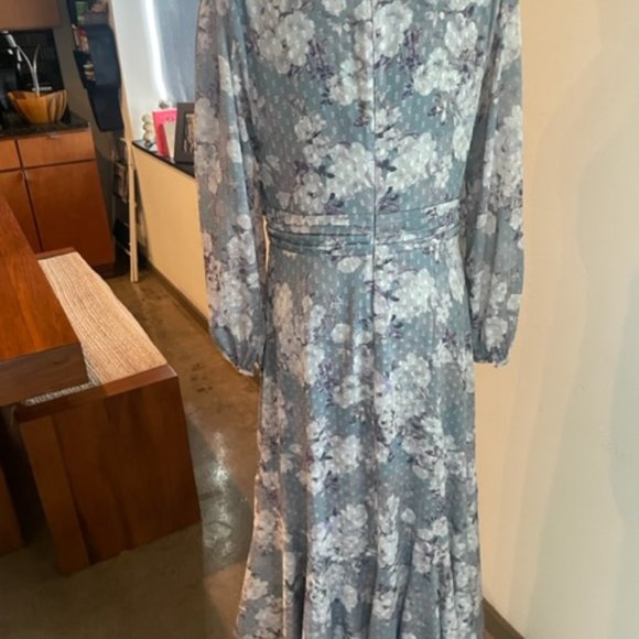 “Every New” Long Sleeve High-Low Dress – V-Neck, Defined Waist, Size 8 - Picture 9 of 11